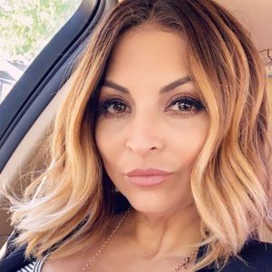 Meet your Posher, Dinora